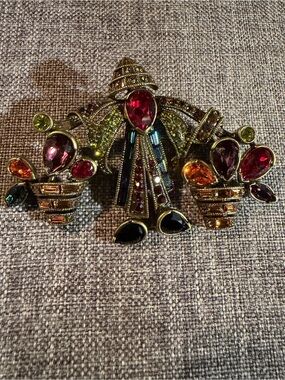 Heidi Daus brooch